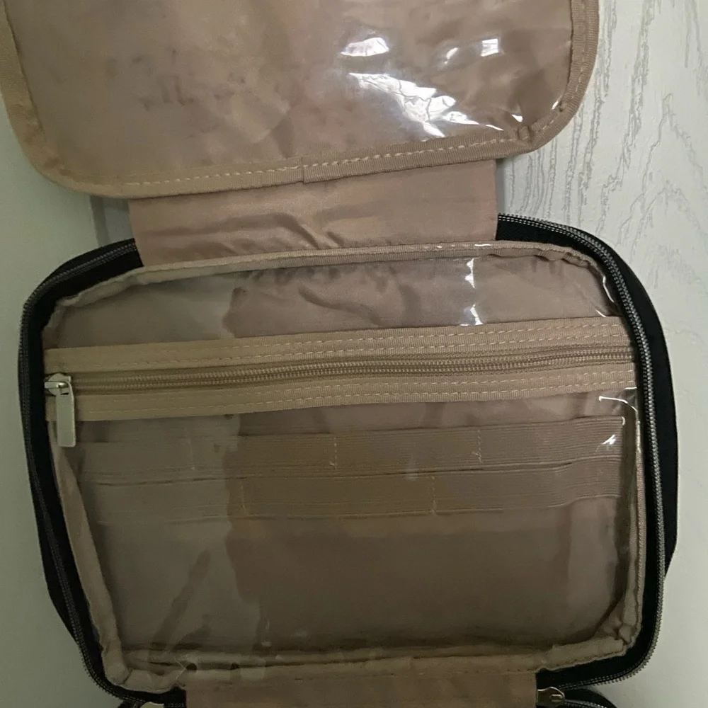 Bagsmart Hanging Travel Organizer with Clear Pockets 8” x 11” Black Quilted